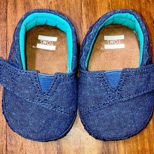 New with tags TOMS baby boy size 1 denim like shoes